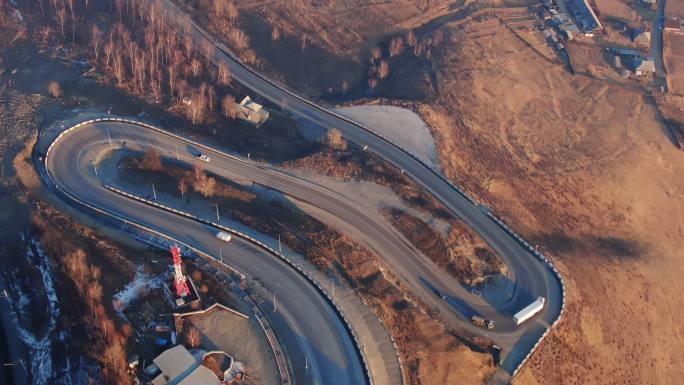 蜿蜒盘旋的道路山路崎岖航拍美景道路运输艰