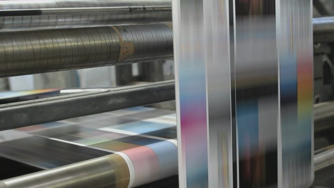 印刷机工厂进行传单和杂志的工业印刷