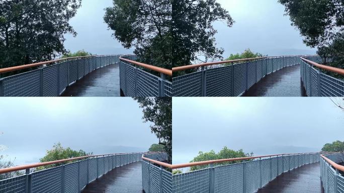 深圳铁仔山山顶雨后木地板走道