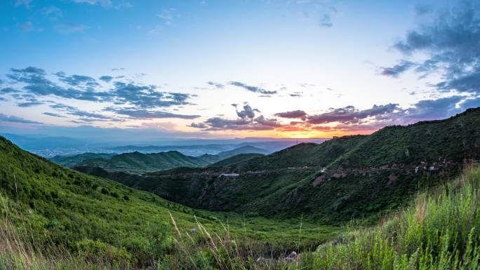 张家口人头山晚霞云夏天落日