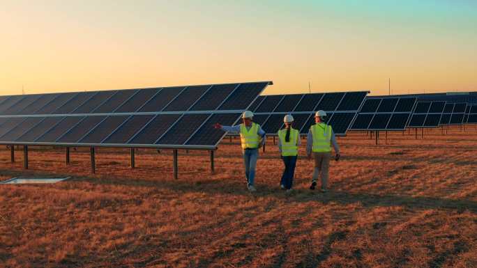 太阳能产业新能源绿色能源工人