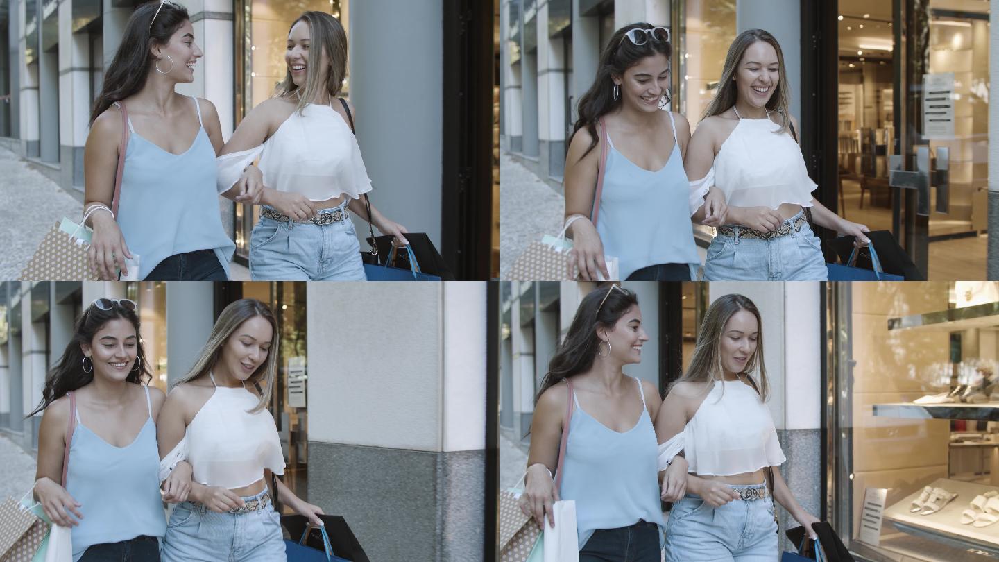 两个快乐的女人一起购物和散步