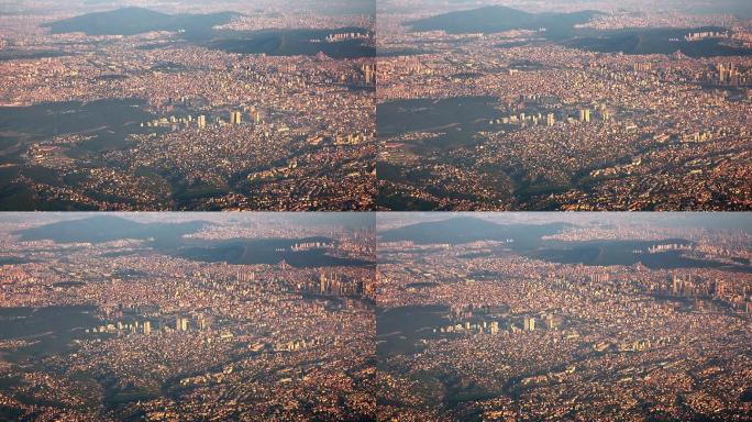 从飞机上看拥挤的城市