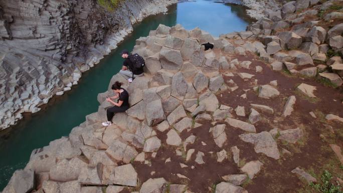 冰岛中部悬崖石头石块旅行航拍