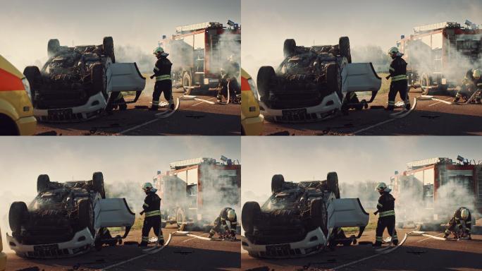 消防救援队乘坐消防车抵达车祸现场