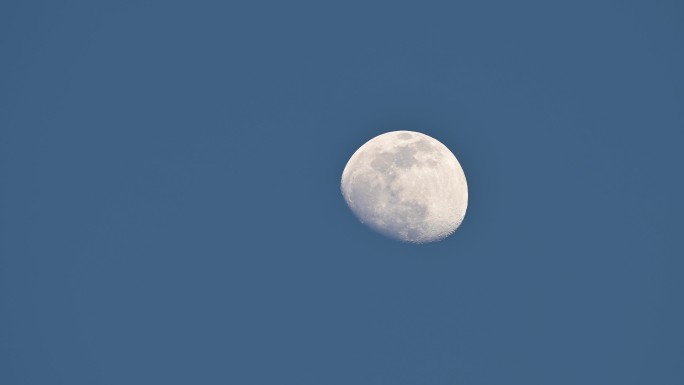 深蓝色的天空月球月朗星稀美丽星球
