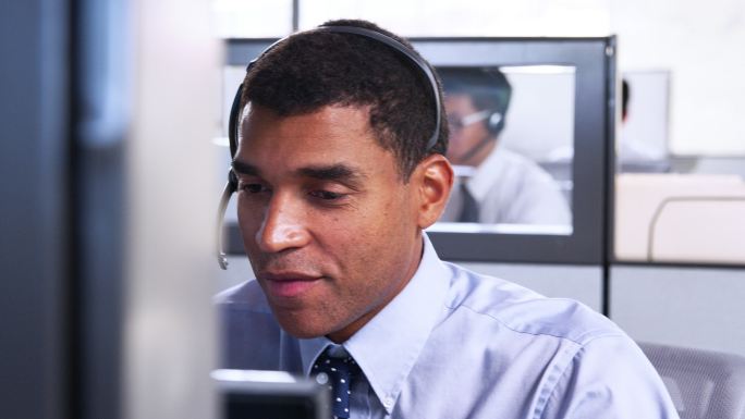 呼叫中心工作的客服