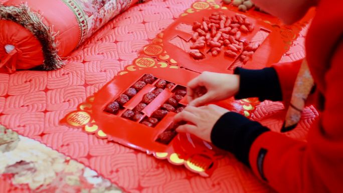 床上的早生贵子摆件