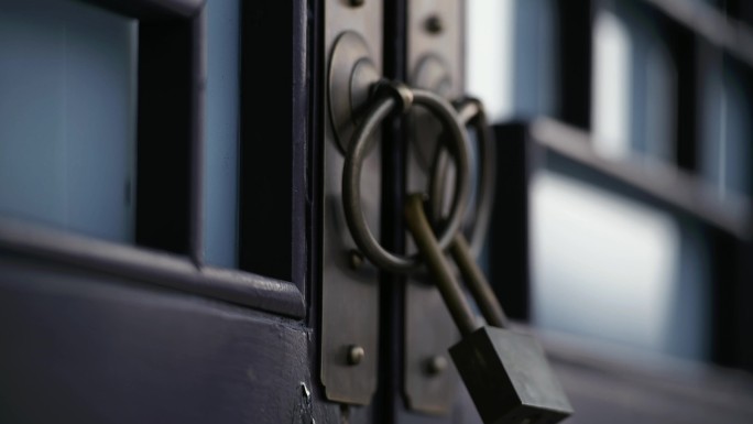 门锁 锁上的门 铜锁