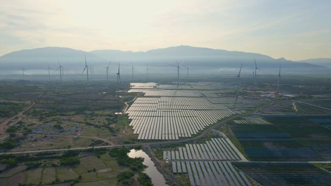 太阳能发电厂发电机农场太阳