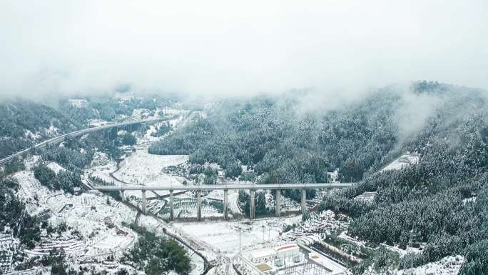 冰雪世界高铁桥高铁极限天气
