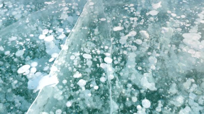 湖中冻结的冰面视频素材