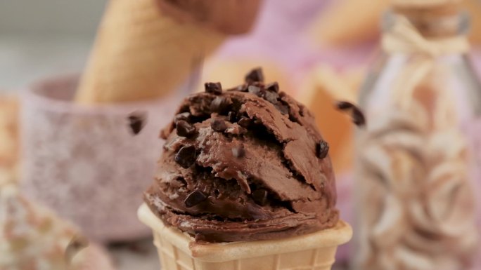 美味的巧克力冰淇淋甜点