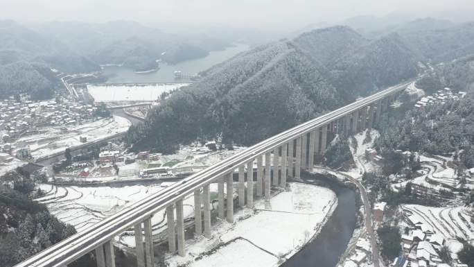 4K航拍三穗天黄高速雪景3组48秒