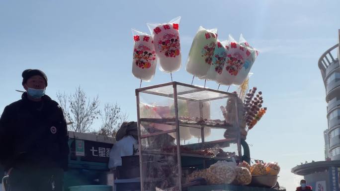 街头卖糖葫芦的人