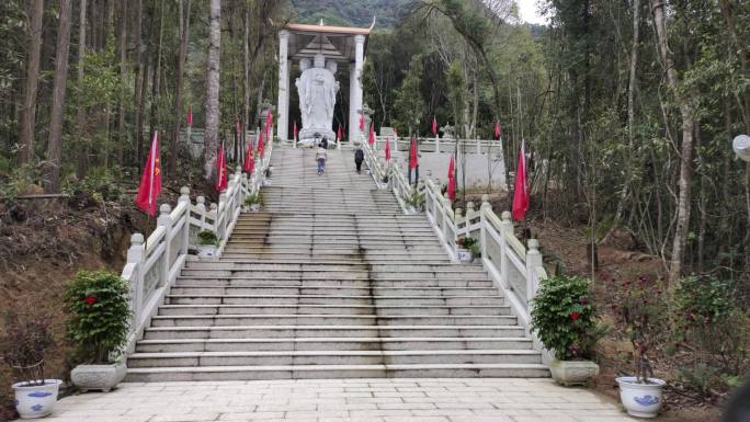 原创寺庙祭拜的人群