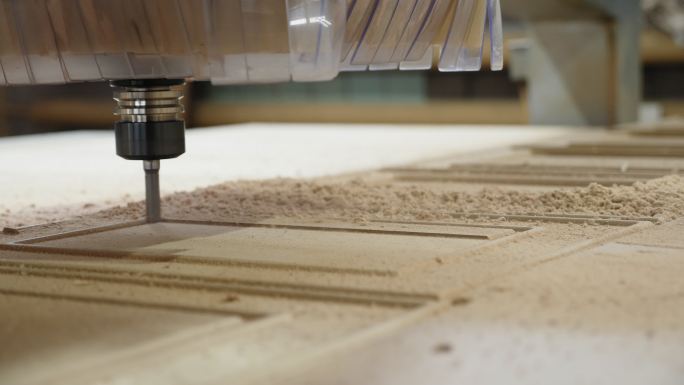 机器正在铣削木材工厂工业匠人匠心中国木匠