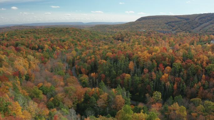宾夕法尼亚州波科诺山脉美丽的秋色