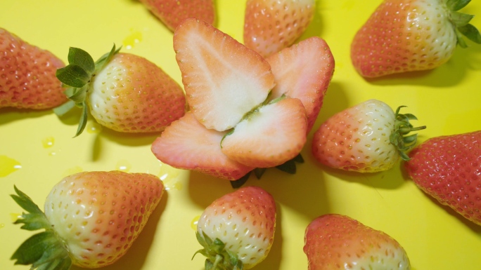 新鲜草莓造型水下拍摄4K合集