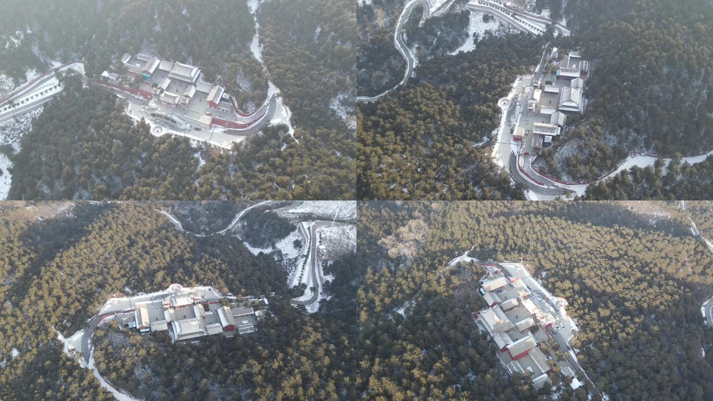 深山寺庙雪景盘旋