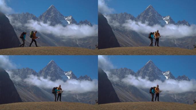 徒步旅行者在喜马拉雅山脉旅行
