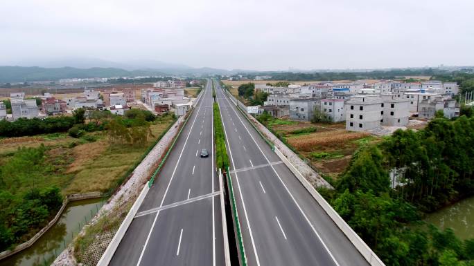 航拍 公路 道路 行驶 车辆 货车 4K