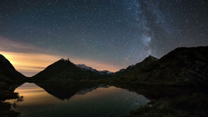 阿尔卑斯山上的银河的时光流逝