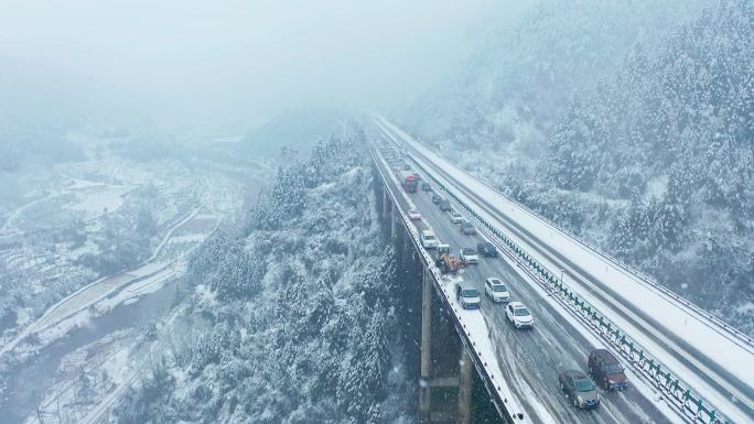 春运暴雪高速堵车【全套完整镜头】