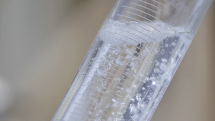 透明液体填充实验室容量瓶