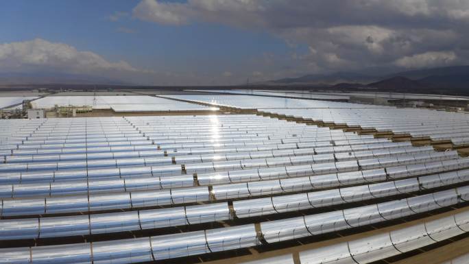 内华达沙漠的太阳能发电厂