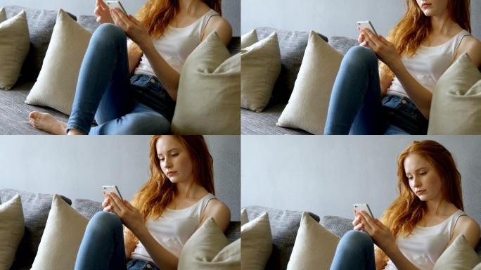 女子在家中沙发使用手机