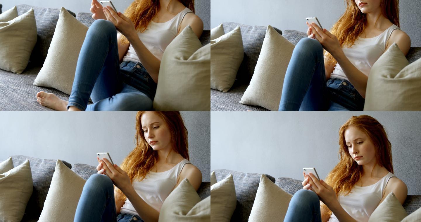 女子在家中沙发使用手机