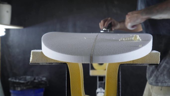 冲浪板制造手工艺雕刻文化传承工匠精神