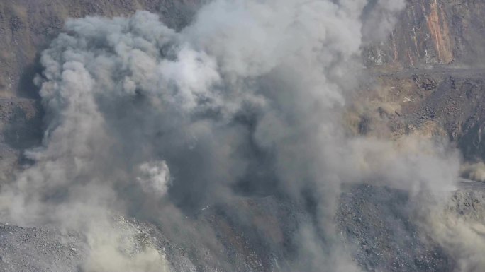 铁矿石开采产生的爆炸