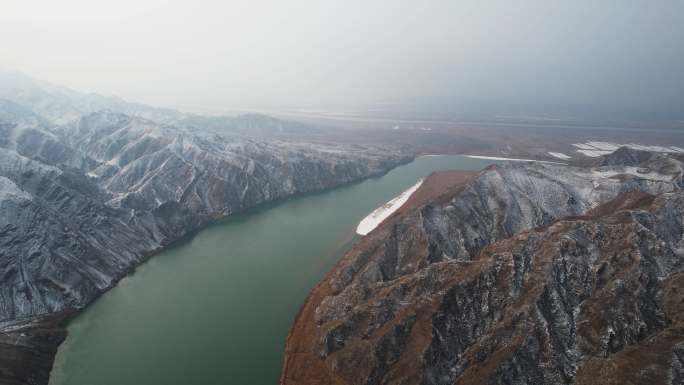 4K素材：航拍大雪覆盖青铜峡黄河大峡谷