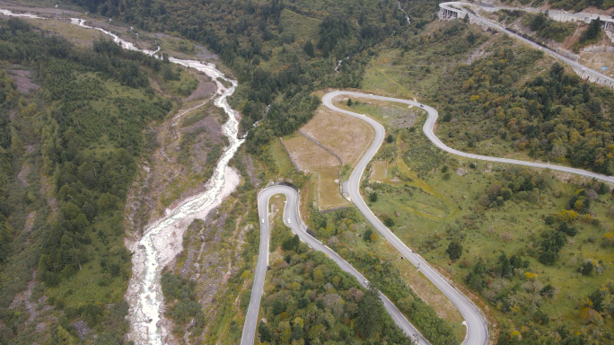 川西高原雅家埂红石滩公园山路盘山公路航拍