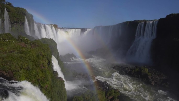 巴西和阿根廷边境伊瓜苏瀑布的双彩虹