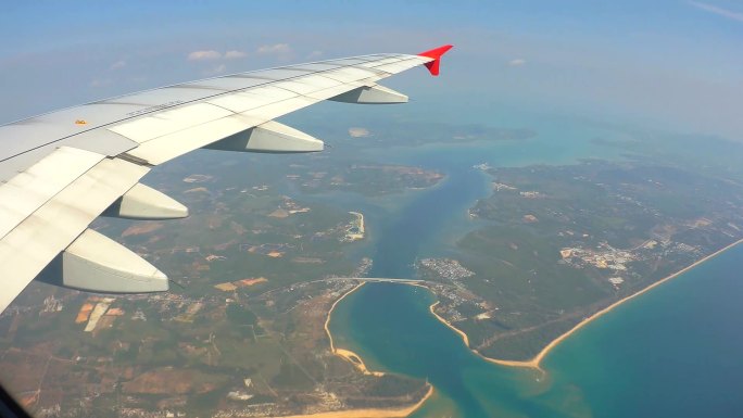 从飞机窗口俯瞰泰国普吉岛