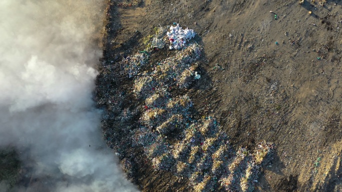 垃圾场焚烧垃圾堆鸟瞰图