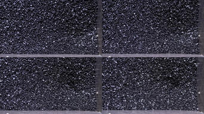 机床使用水压和气压制造塑料