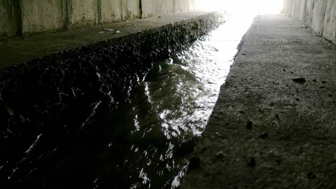 在地下雨水系统隧道