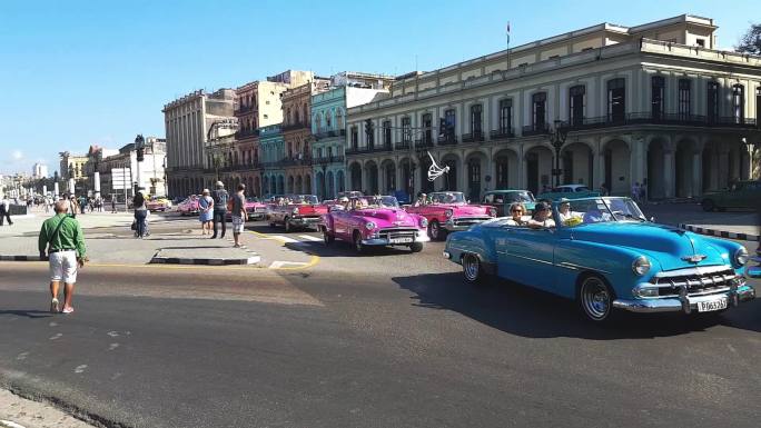哈瓦那市中心城市建筑快速发展航拍延时国外