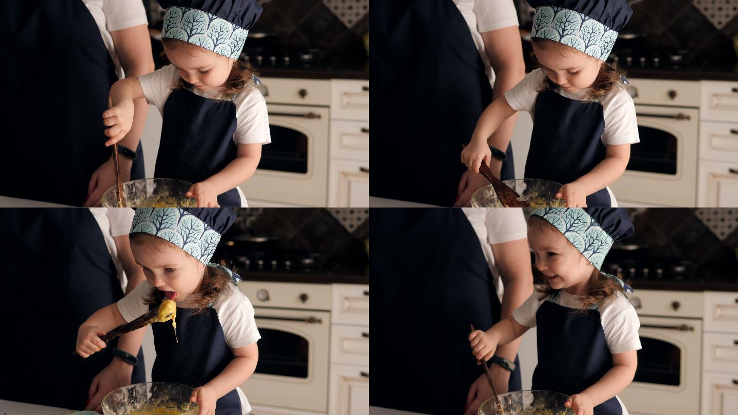 小女孩在厨房里舔着木勺吃生面团