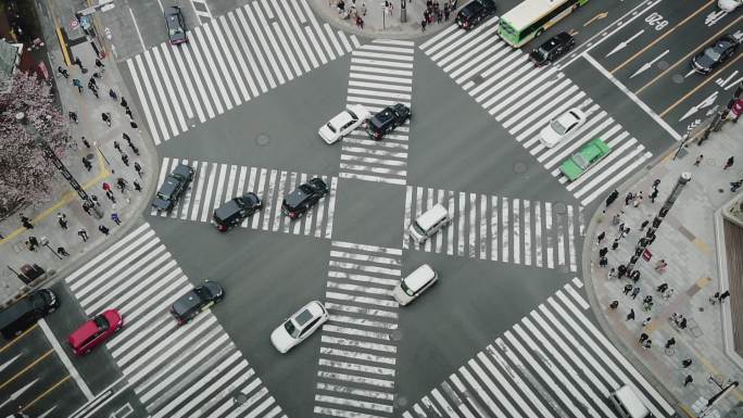 日本东京银座市中心区道路交叉口