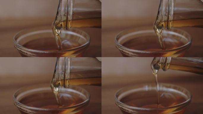 阿甘油倒入玻璃碗坚果油摩洛哥摩洛哥油