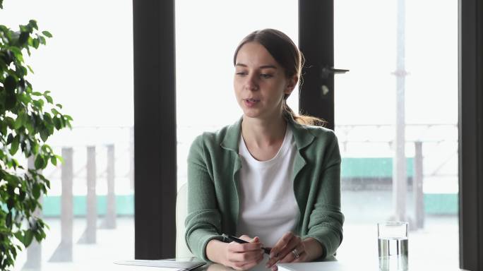 女教师在线授课美女直播外国人线上教学