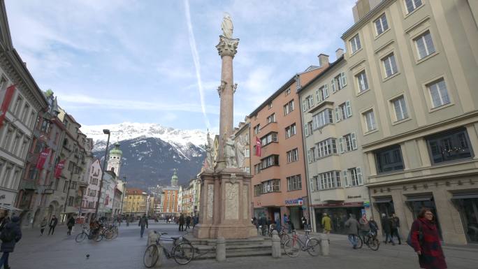 城市建筑欧洲地标雕塑小城人流人群