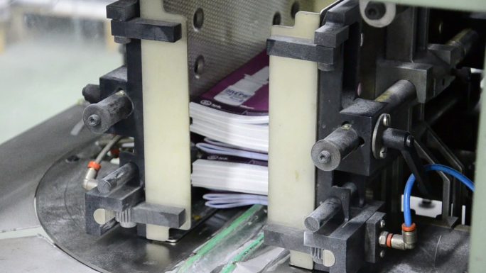 印刷厂中的杂志印刷机器视频素材品质品牌