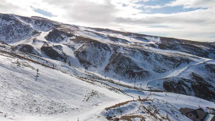 西班牙著名滑雪胜地内华达山脉全景