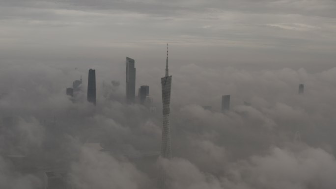 航拍广州云雾下的珠江新城（御3）